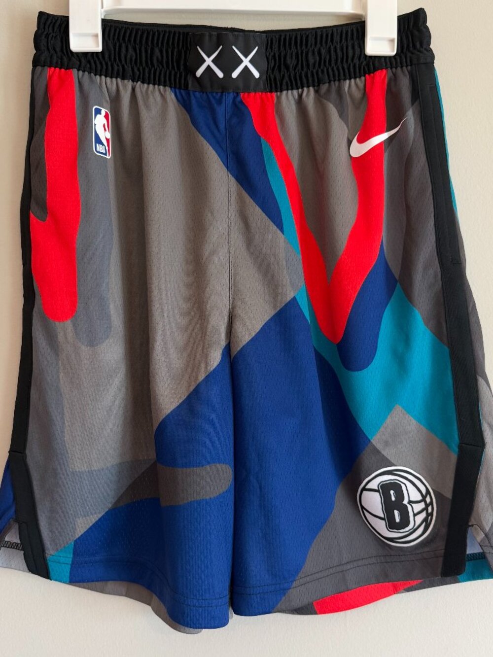 Nike DX8694-010 Mens Medium Brooklyn Nets 2023/24 City Edition Swingman Shorts